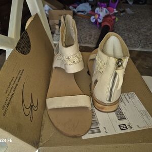 Latigo Beige Sandals with Zipper